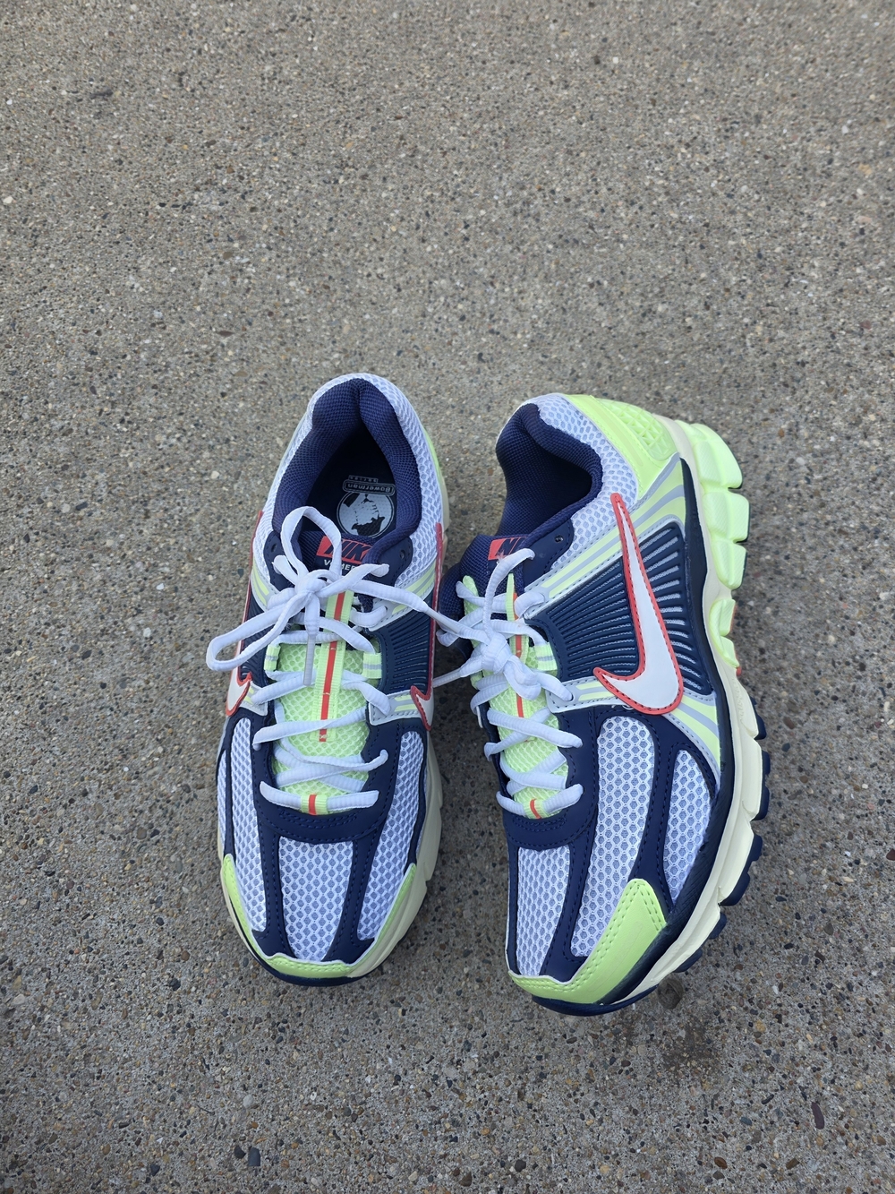 Nike Zoom Vomero 5 sneakers Men 7 Women 8.5 (40) - Picture 3 of 12